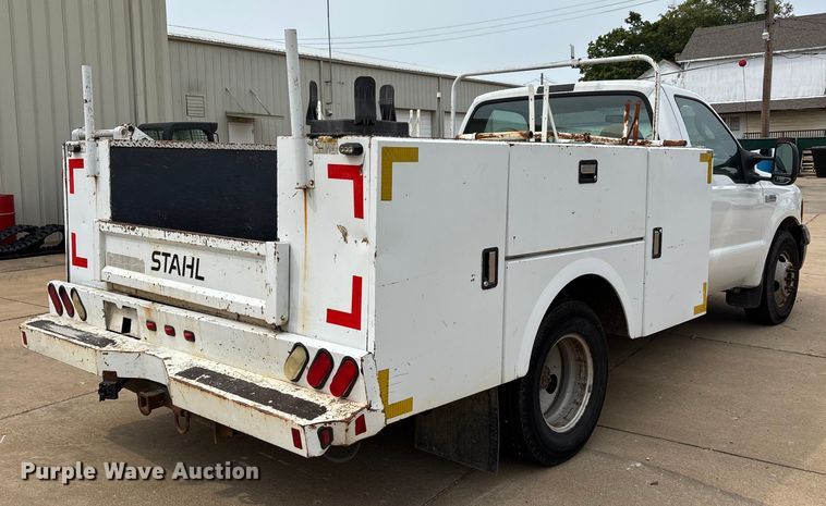 image for item DU1303 2005 Ford F350 Super Duty utility bed pickup truck