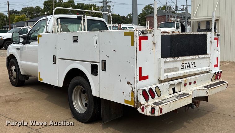 image for item DU1303 2005 Ford F350 Super Duty utility bed pickup truck