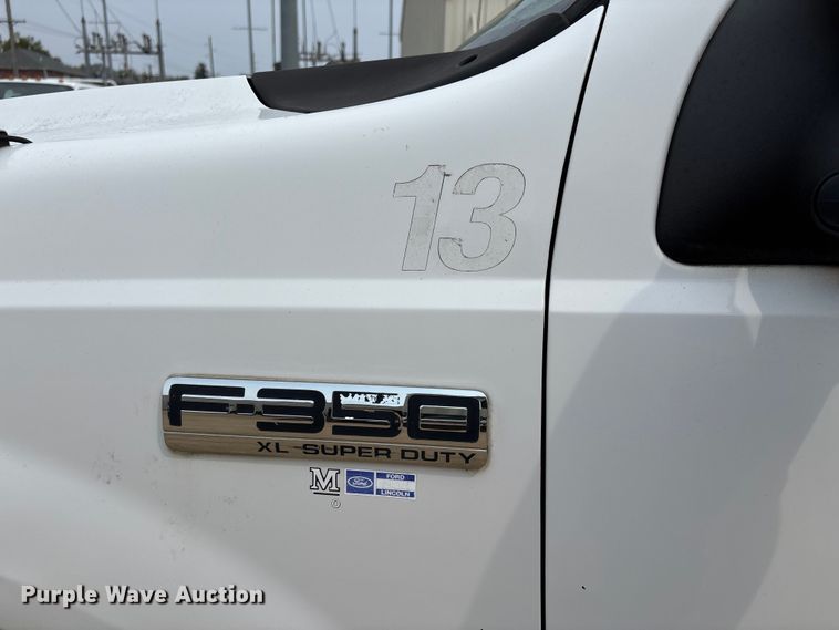 image for item DU1303 2005 Ford F350 Super Duty utility bed pickup truck