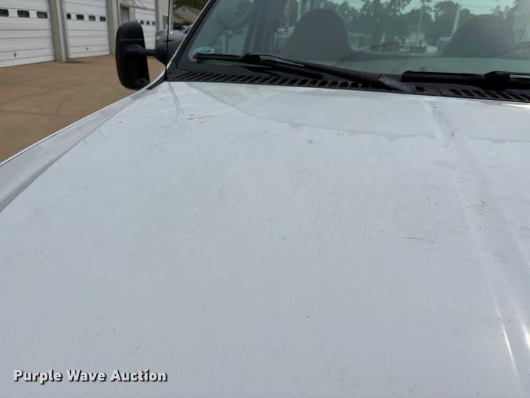 image for item DU1303 2005 Ford F350 Super Duty utility bed pickup truck