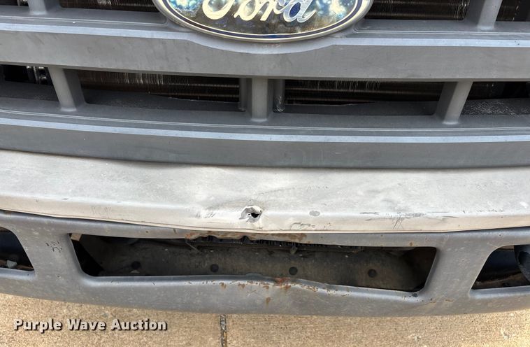 image for item DU1303 2005 Ford F350 Super Duty utility bed pickup truck