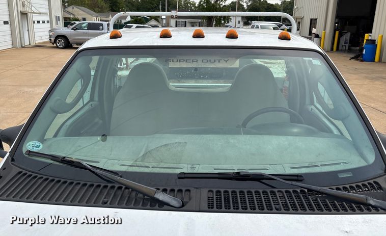 image for item DU1303 2005 Ford F350 Super Duty utility bed pickup truck