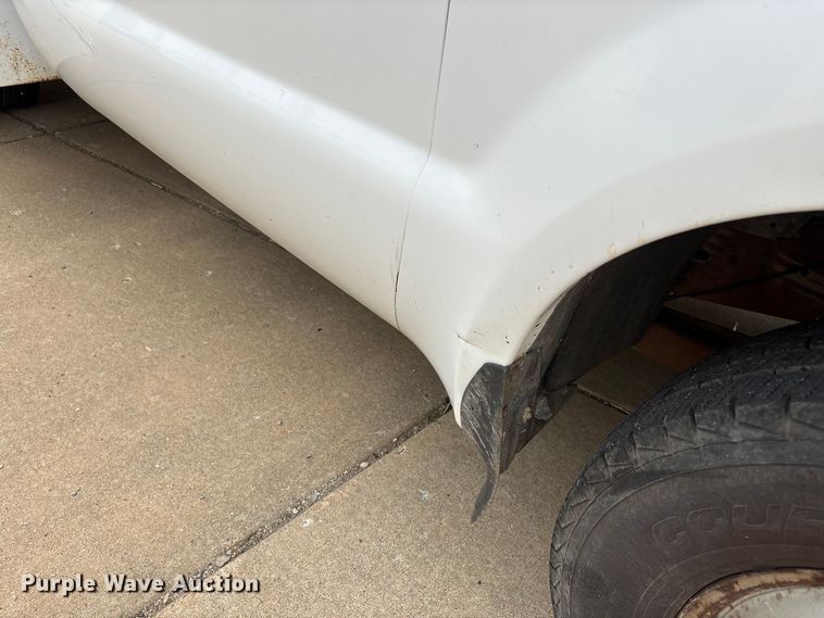 image for item DU1303 2005 Ford F350 Super Duty utility bed pickup truck