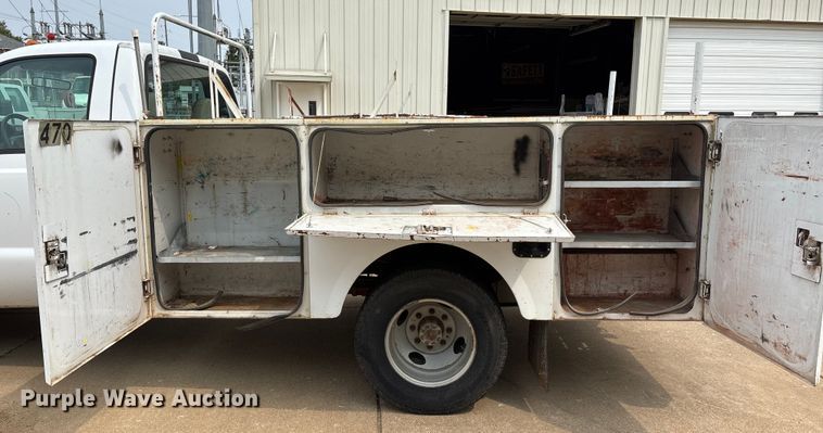 image for item DU1303 2005 Ford F350 Super Duty utility bed pickup truck