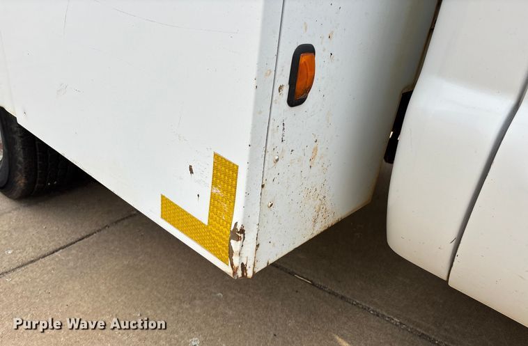 image for item DU1303 2005 Ford F350 Super Duty utility bed pickup truck