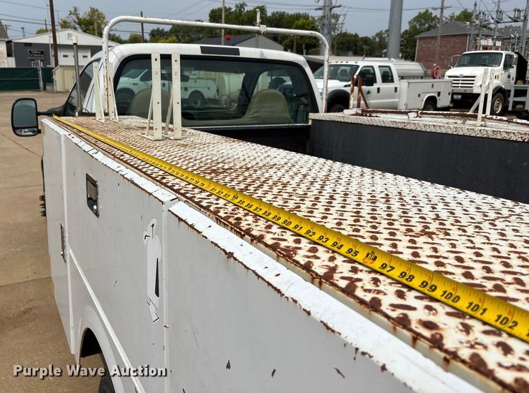 image for item DU1303 2005 Ford F350 Super Duty utility bed pickup truck