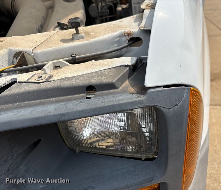 image for item DU1303 2005 Ford F350 Super Duty utility bed pickup truck