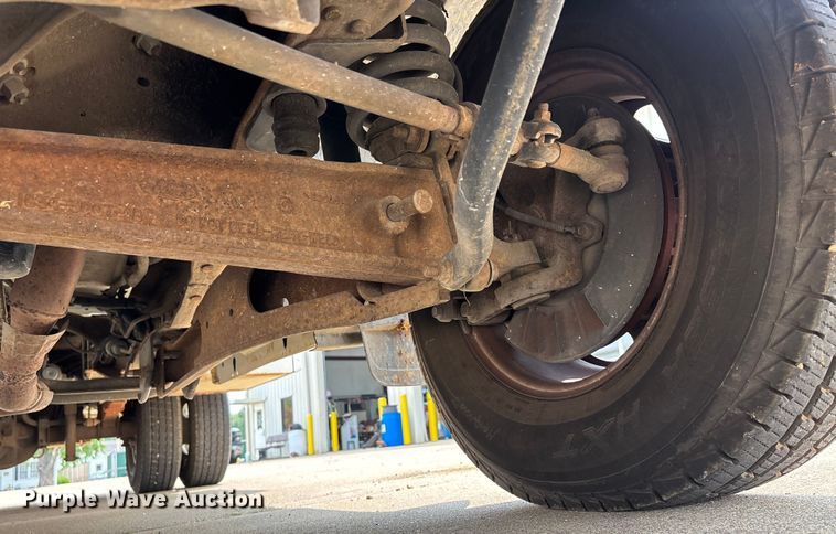 image for item DU1303 2005 Ford F350 Super Duty utility bed pickup truck