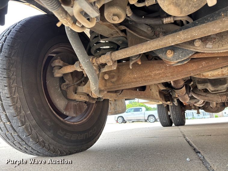 image for item DU1303 2005 Ford F350 Super Duty utility bed pickup truck