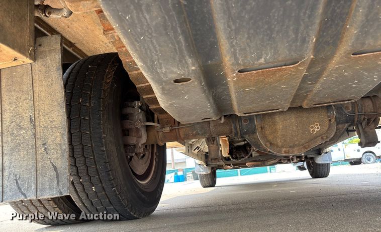 image for item DU1303 2005 Ford F350 Super Duty utility bed pickup truck