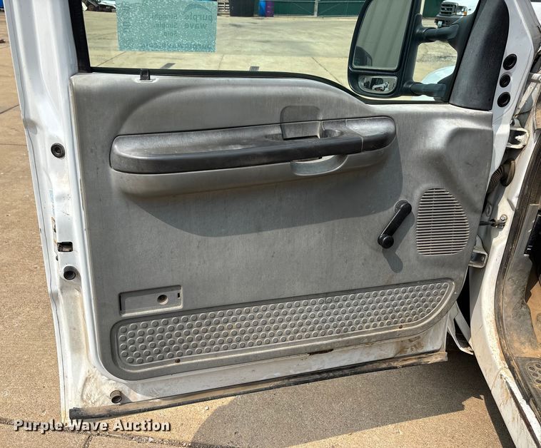 image for item DU1303 2005 Ford F350 Super Duty utility bed pickup truck