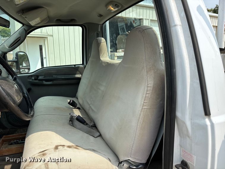 image for item DU1303 2005 Ford F350 Super Duty utility bed pickup truck