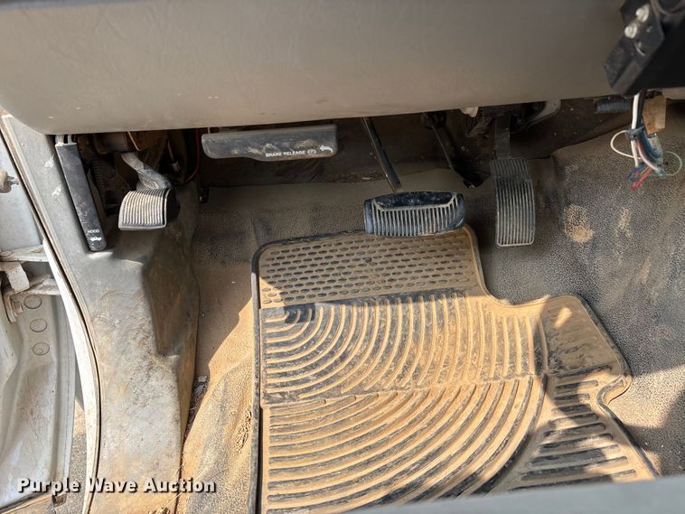 image for item DU1303 2005 Ford F350 Super Duty utility bed pickup truck