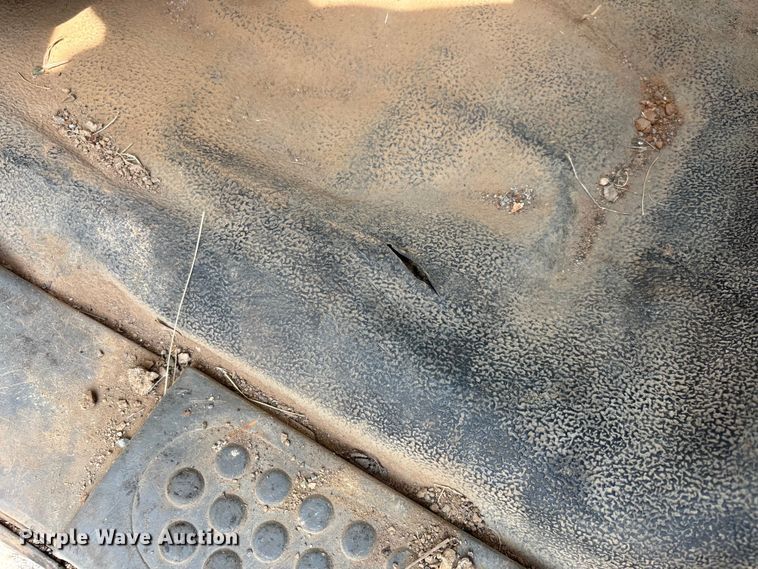 image for item DU1303 2005 Ford F350 Super Duty utility bed pickup truck