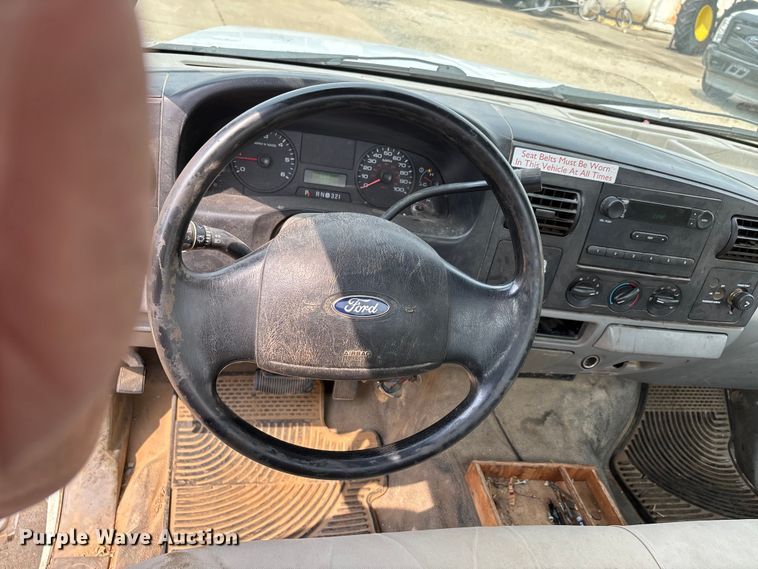 image for item DU1303 2005 Ford F350 Super Duty utility bed pickup truck