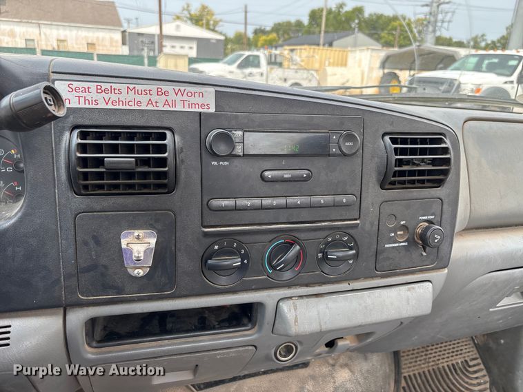 image for item DU1303 2005 Ford F350 Super Duty utility bed pickup truck