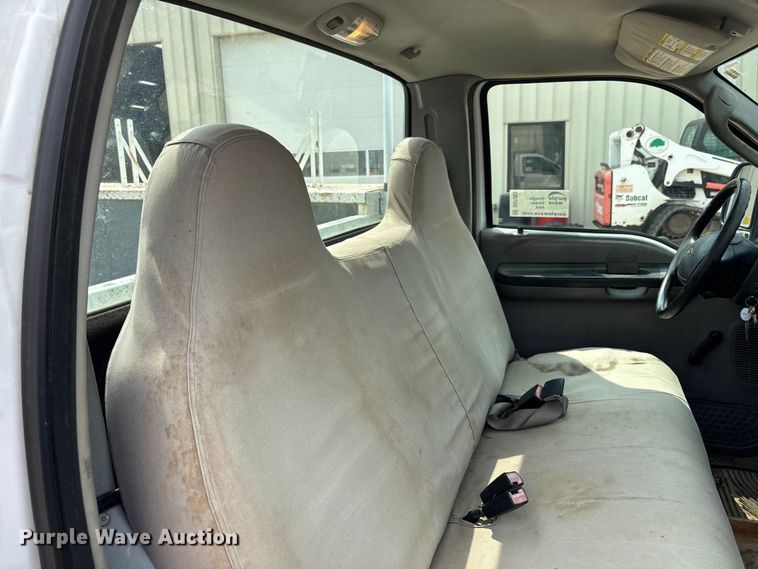 image for item DU1303 2005 Ford F350 Super Duty utility bed pickup truck