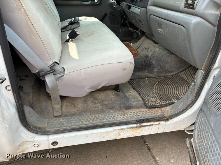 image for item DU1303 2005 Ford F350 Super Duty utility bed pickup truck