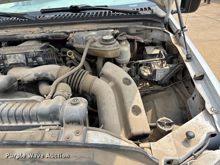 image for item DU1303 2005 Ford F350 Super Duty utility bed pickup truck