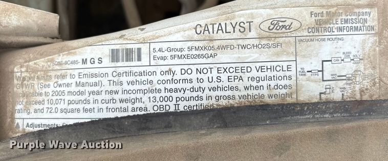 image for item DU1303 2005 Ford F350 Super Duty utility bed pickup truck