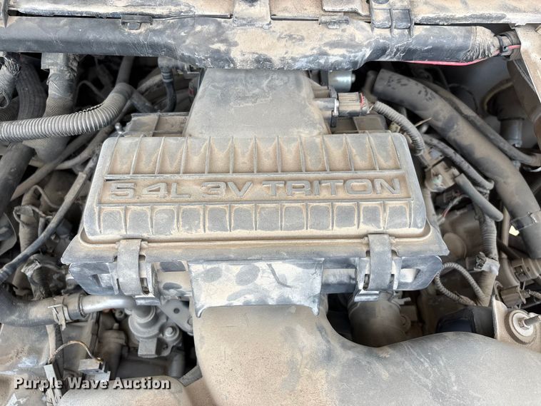 image for item DU1303 2005 Ford F350 Super Duty utility bed pickup truck