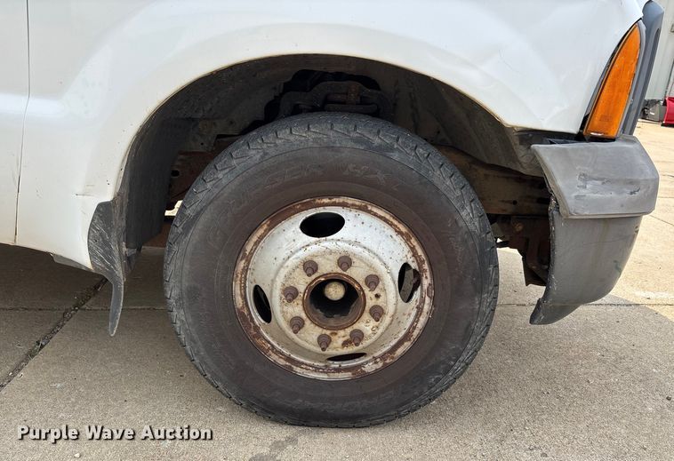 image for item DU1303 2005 Ford F350 Super Duty utility bed pickup truck