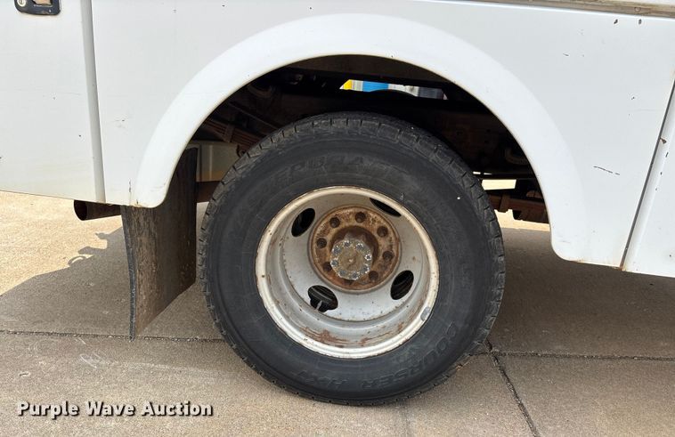 image for item DU1303 2005 Ford F350 Super Duty utility bed pickup truck