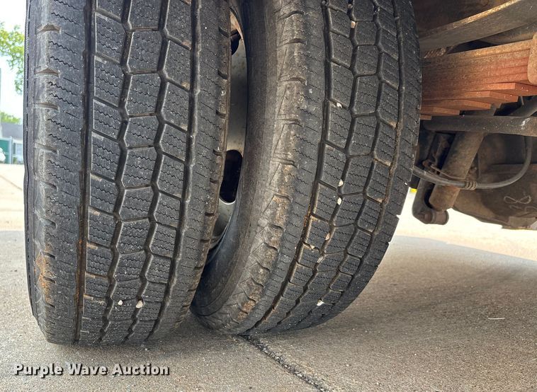 image for item DU1303 2005 Ford F350 Super Duty utility bed pickup truck