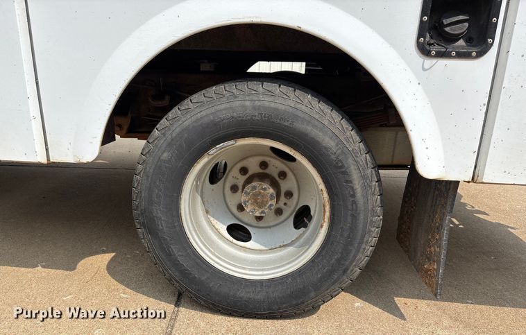 image for item DU1303 2005 Ford F350 Super Duty utility bed pickup truck