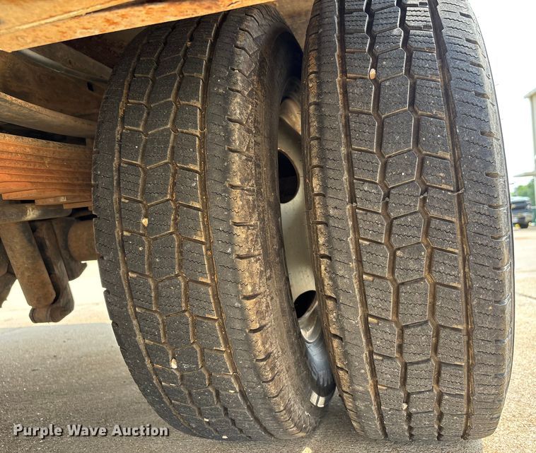 image for item DU1303 2005 Ford F350 Super Duty utility bed pickup truck