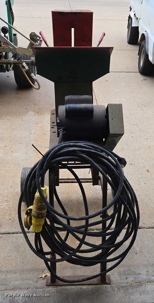 image for item DU6765 W-W A-E wood chipper