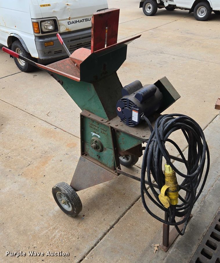 image for item DU6765 W-W A-E wood chipper