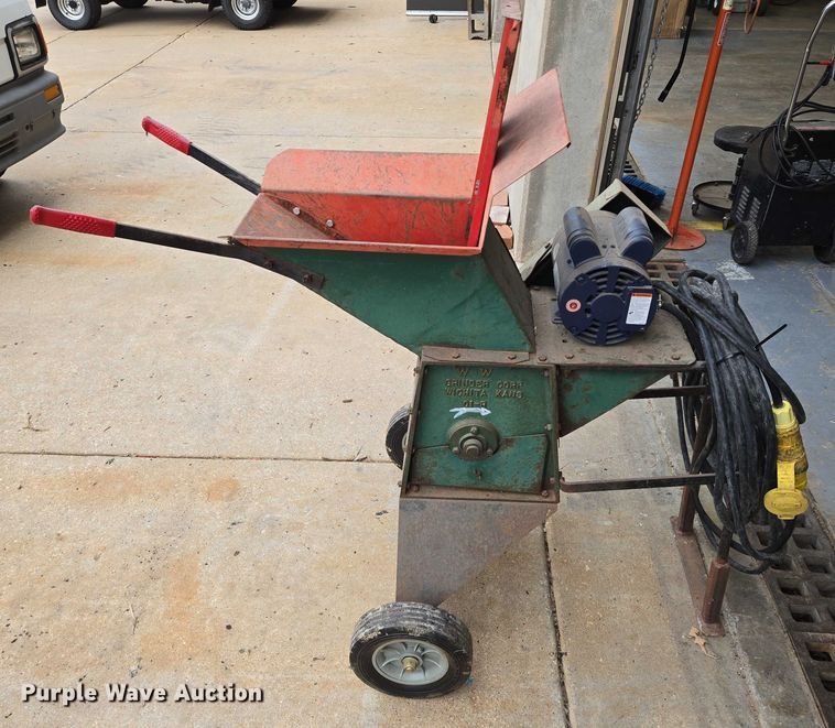 image for item DU6765 W-W A-E wood chipper