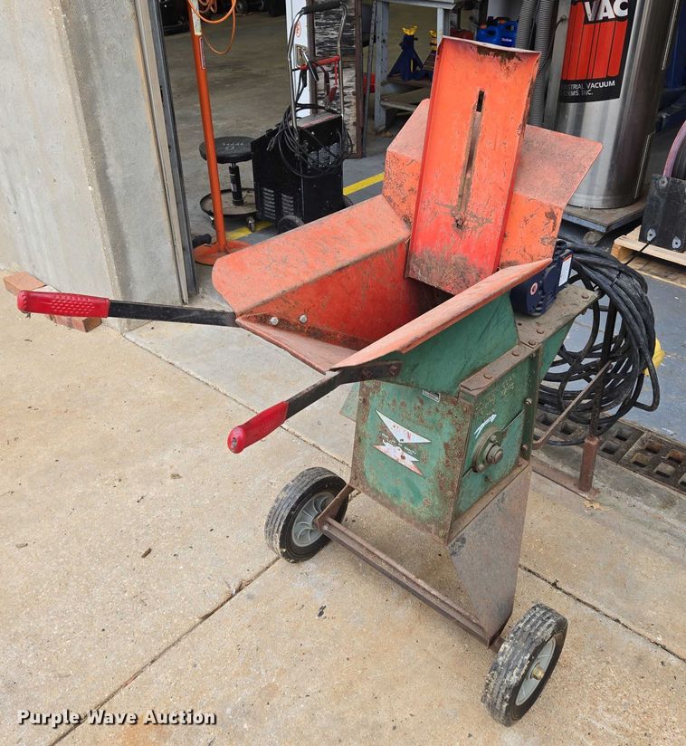 image for item DU6765 W-W A-E wood chipper