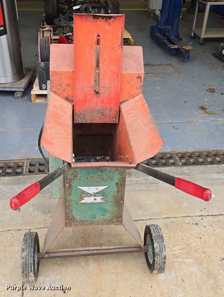 image for item DU6765 W-W A-E wood chipper