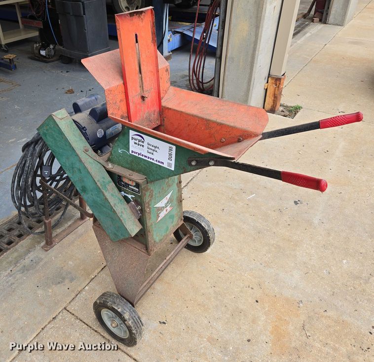 image for item DU6765 W-W A-E wood chipper