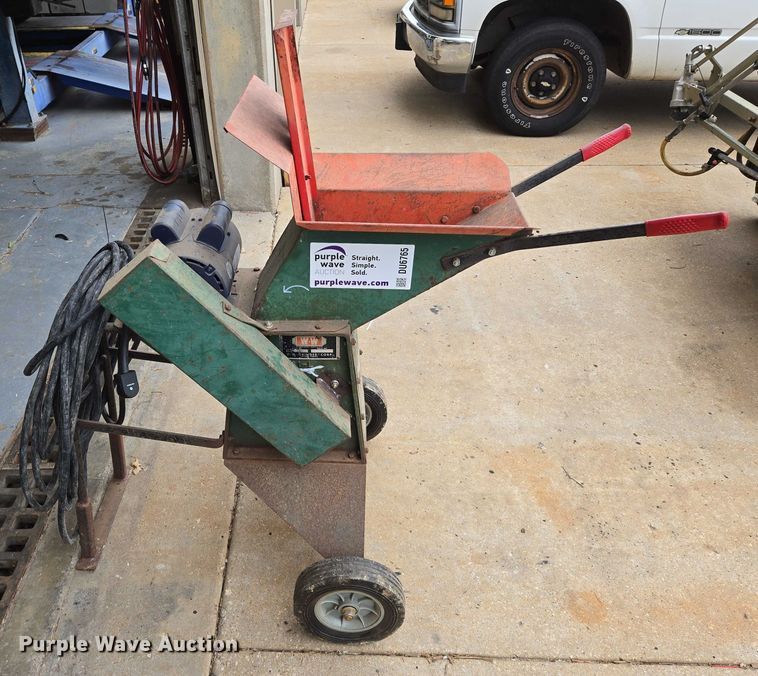 image for item DU6765 W-W A-E wood chipper