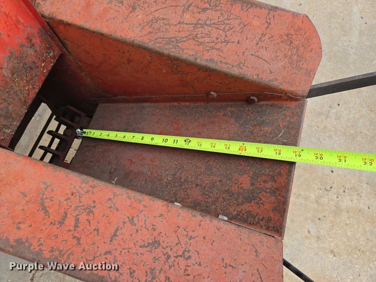 image for item DU6765 W-W A-E wood chipper