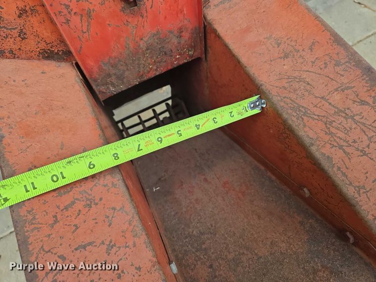 image for item DU6765 W-W A-E wood chipper