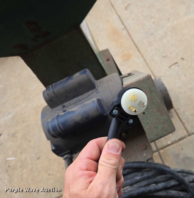 image for item DU6765 W-W A-E wood chipper