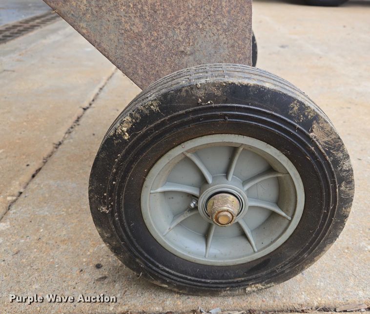 image for item DU6765 W-W A-E wood chipper