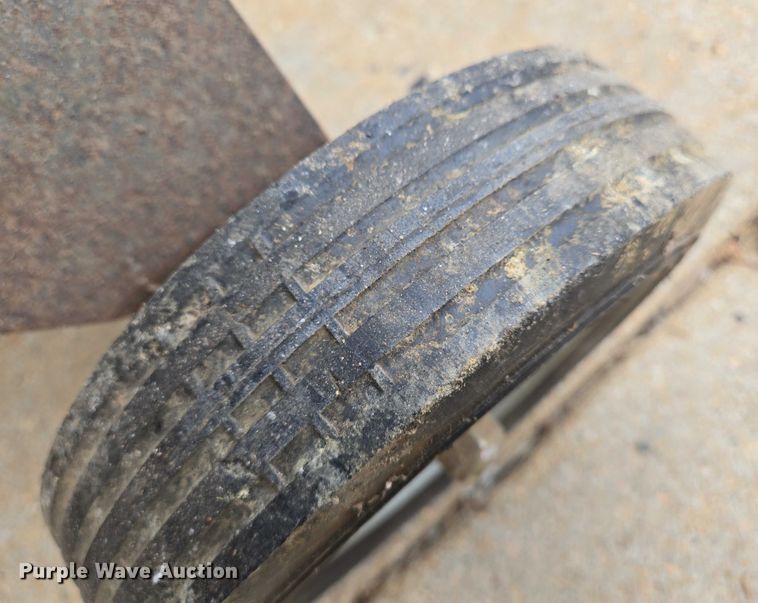 image for item DU6765 W-W A-E wood chipper