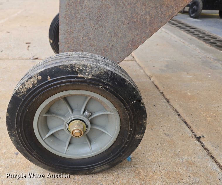 image for item DU6765 W-W A-E wood chipper