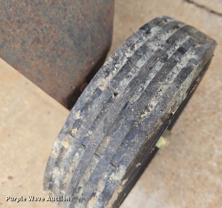 image for item DU6765 W-W A-E wood chipper