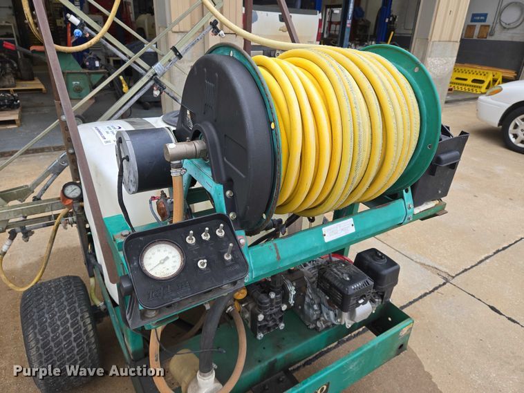 image for item DU6767 Lesco sprayer trailer