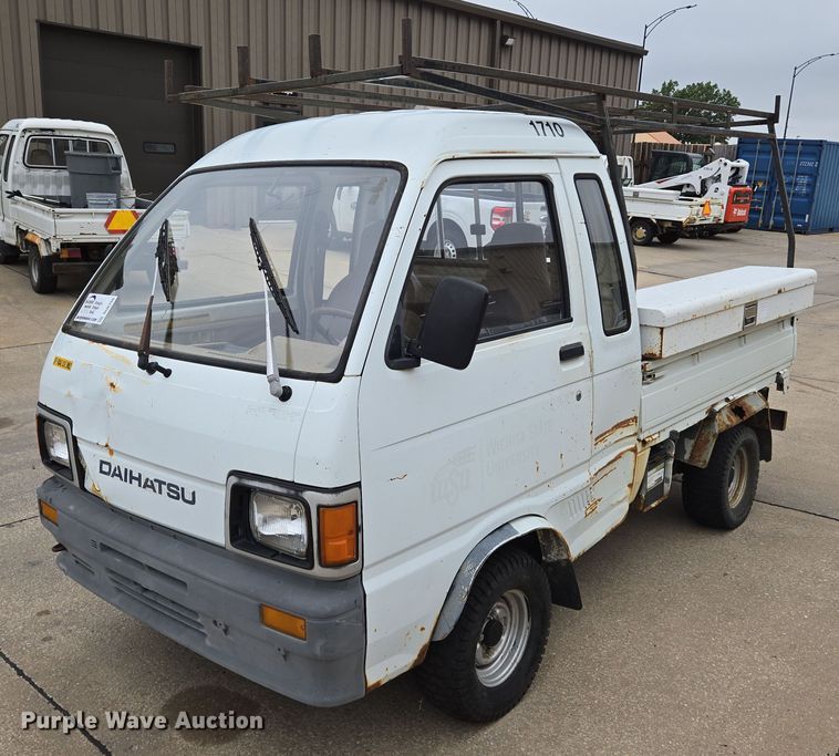 image for item DU6768 1992 Daihatsu S80LP-JTRK mini truck
