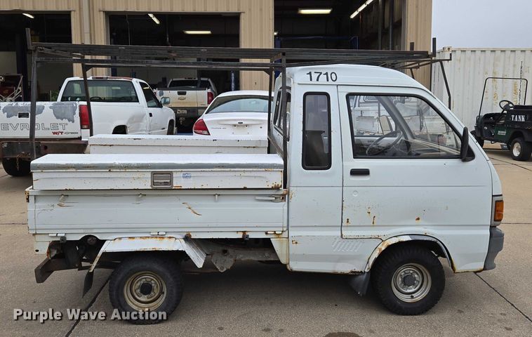 image for item DU6768 1992 Daihatsu S80LP-JTRK mini truck