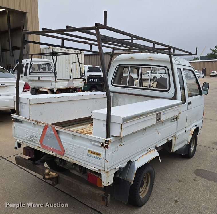 image for item DU6768 1992 Daihatsu S80LP-JTRK mini truck