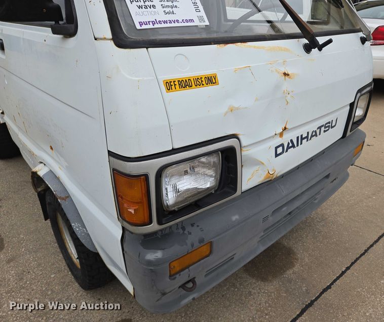 image for item DU6768 1992 Daihatsu S80LP-JTRK mini truck