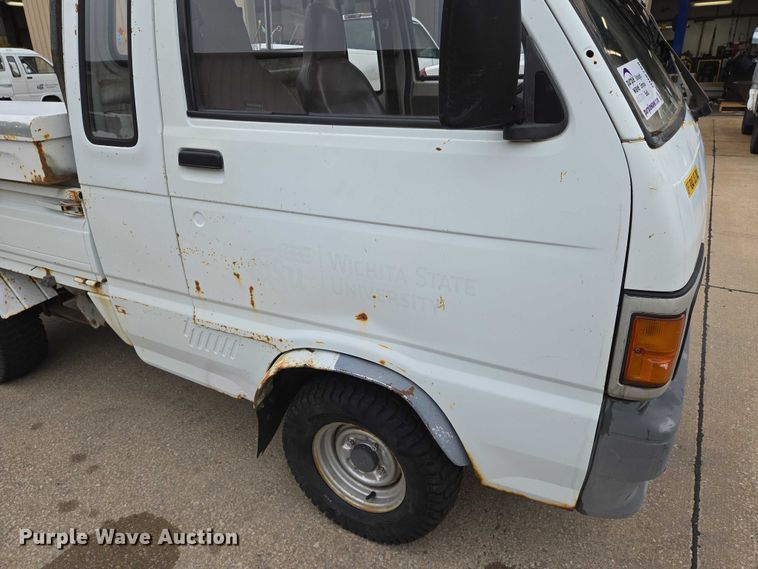 image for item DU6768 1992 Daihatsu S80LP-JTRK mini truck